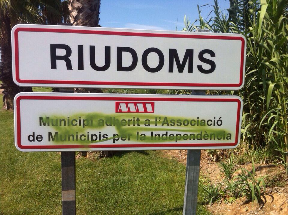 Placa-tatxada.jpg Placa-tatxada.jpg