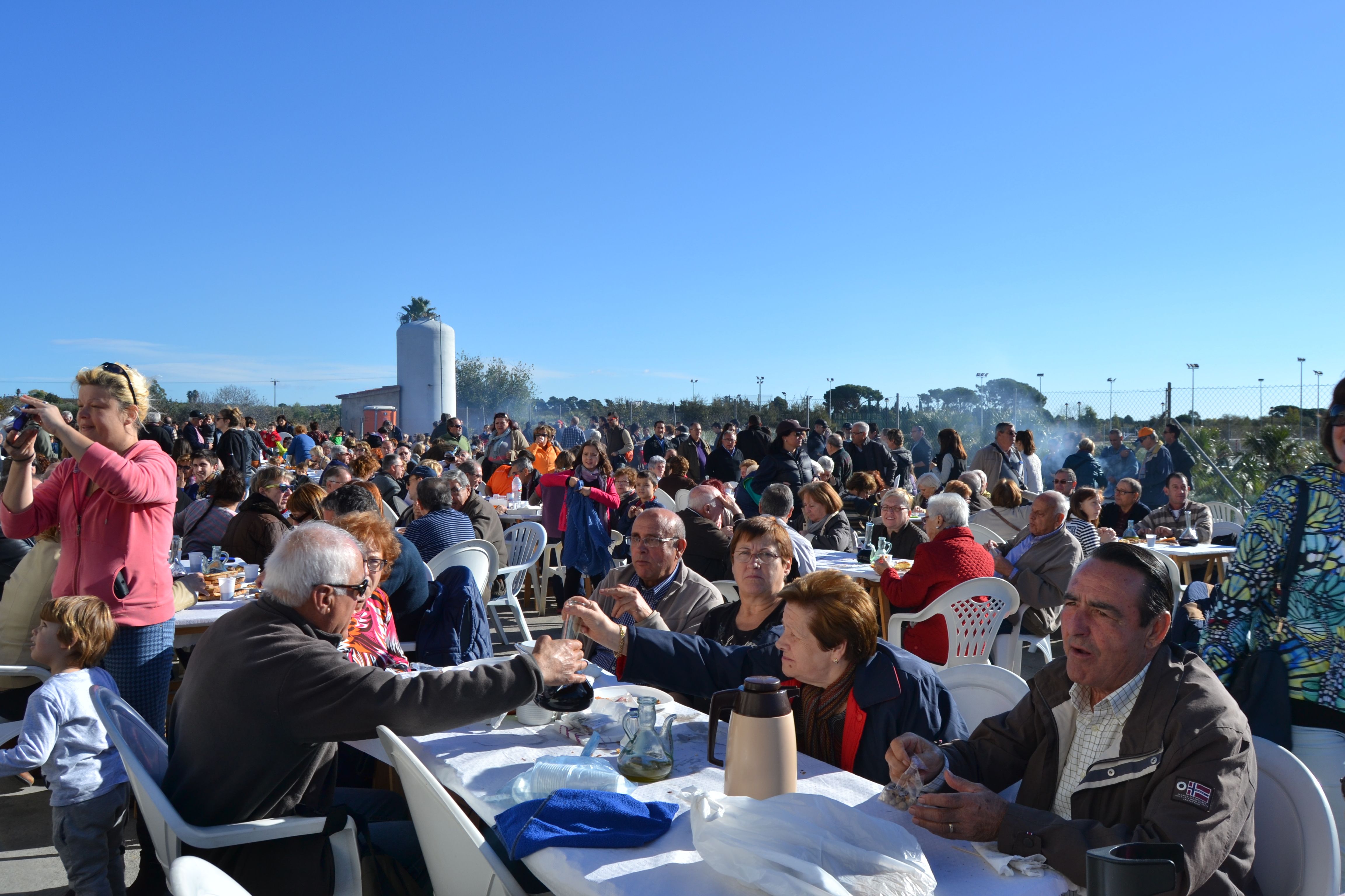 L'esmorzar popular a la Cooperativa (FOTO: Lluís Bages)