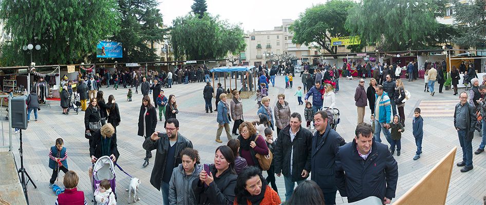 Molts riudomencs van passar pel mercat (FOTO: JM FONT) Molts riudomencs van passar pel mercat (FOTO: JM FONT)
