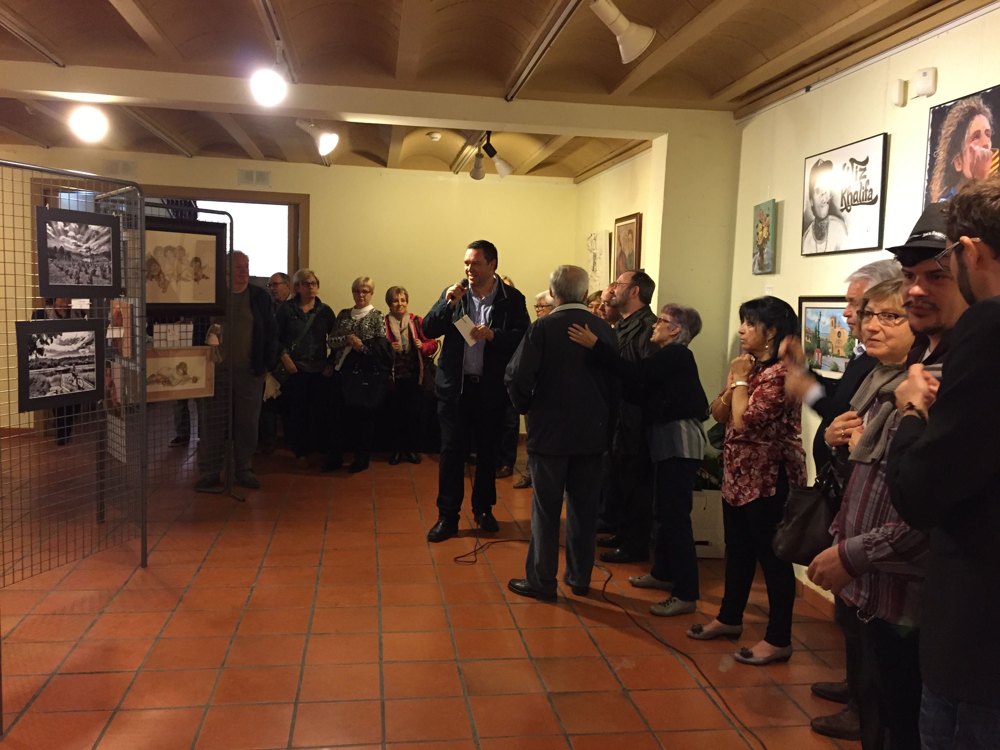 Imatge de l'obertura de l'exposició (FOTO: Ajuntament de Riudoms)