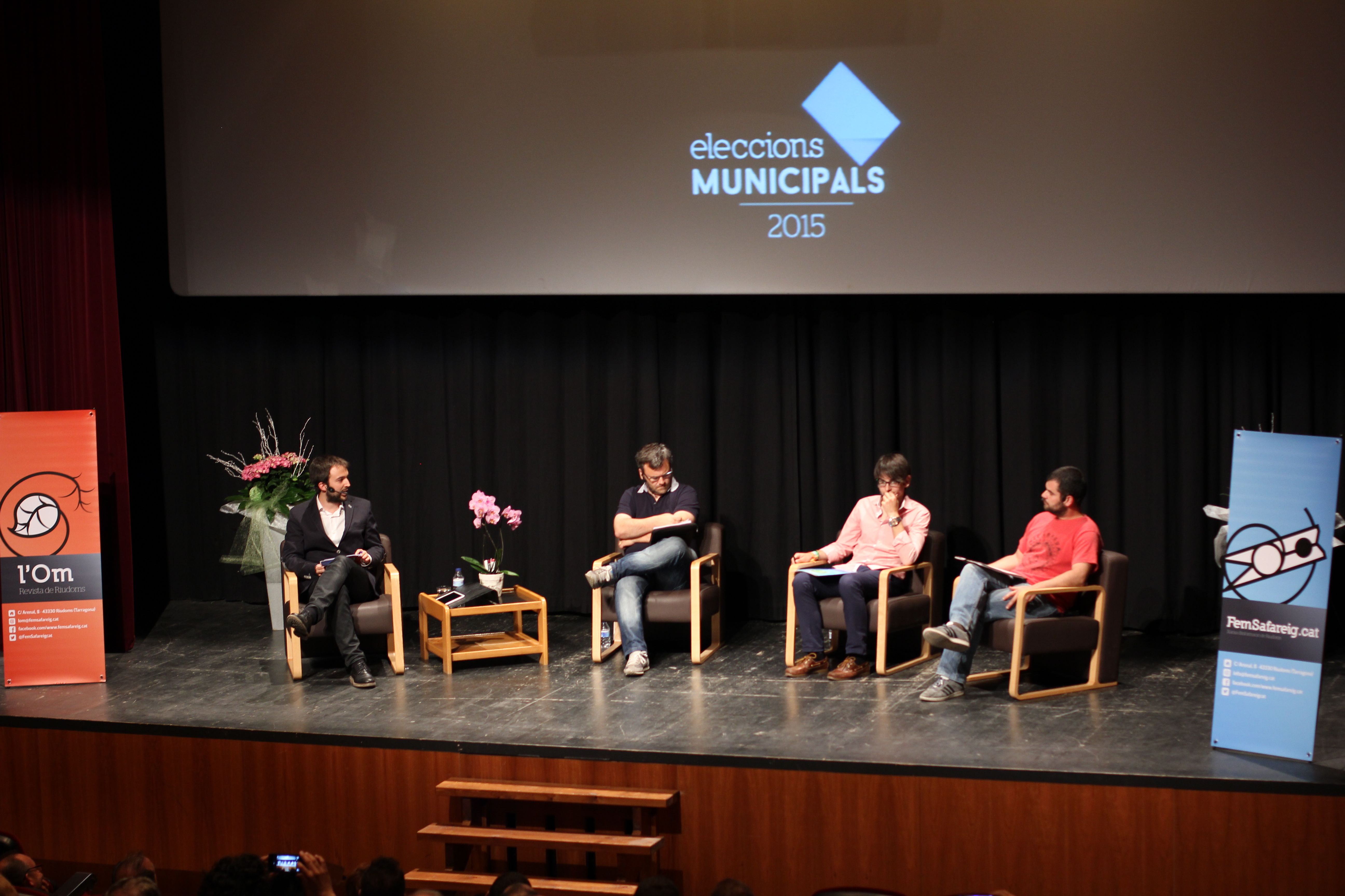 Imatge del debat al Casal Riudomenc (FOTO: Arnau Castro)