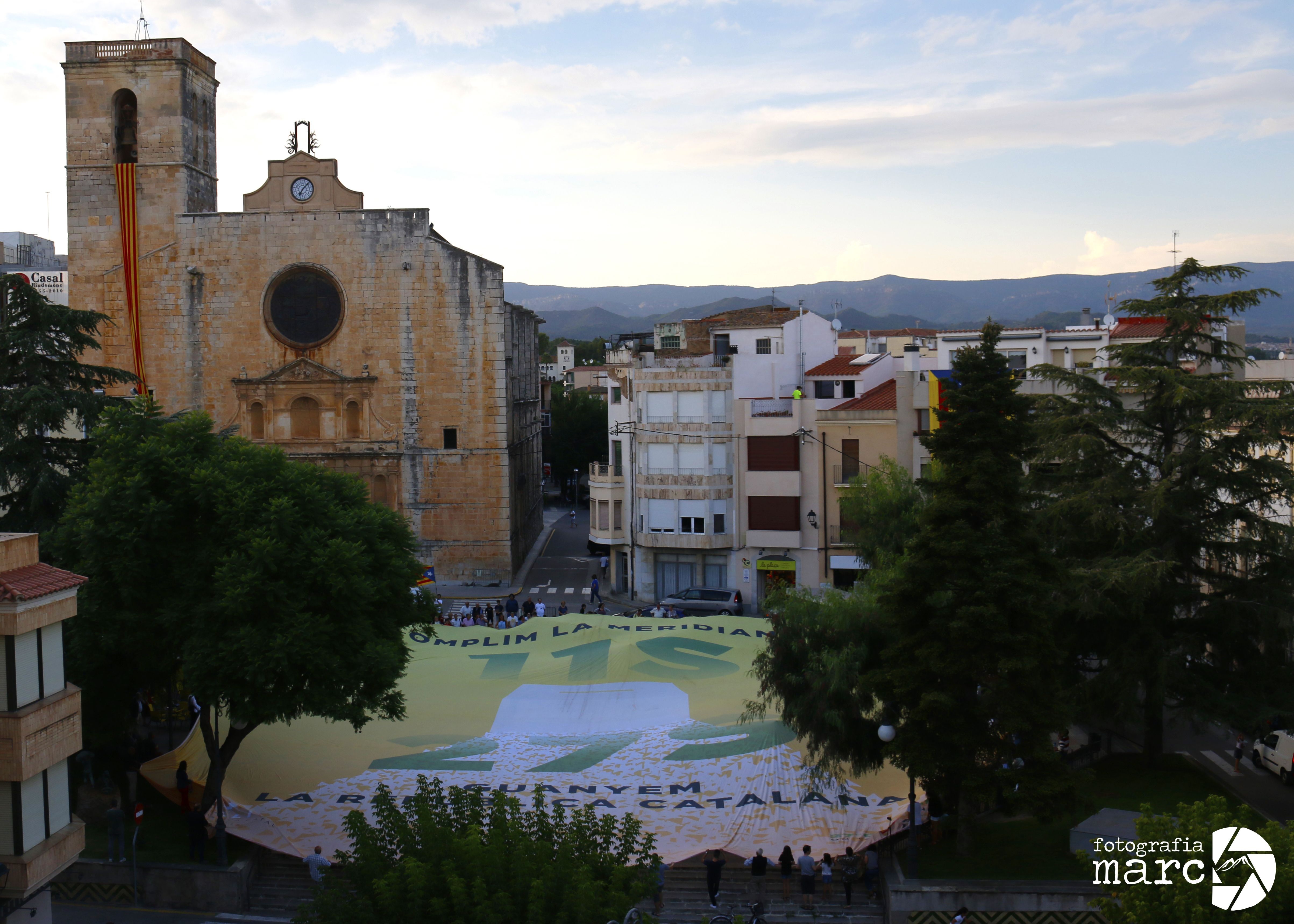 Imatge de la pancarta gegant a la Plaça. (FOTO: Marc Domínguez Mallafré) Imatge de la pancarta gegant a la Plaça. (FOTO: Marc Domínguez Mallafré)