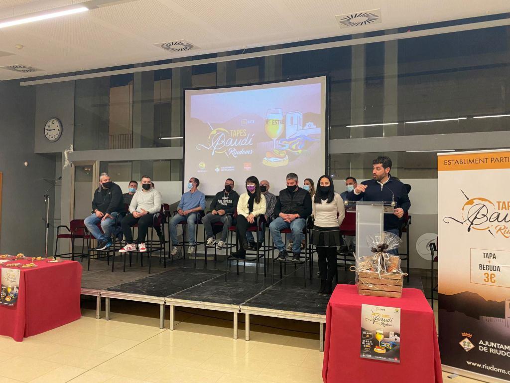 Restauradors de Riudoms el dia de la presentació de la ruta, amb l'alcalde Sergi Pedret i la regidora Imma Parra