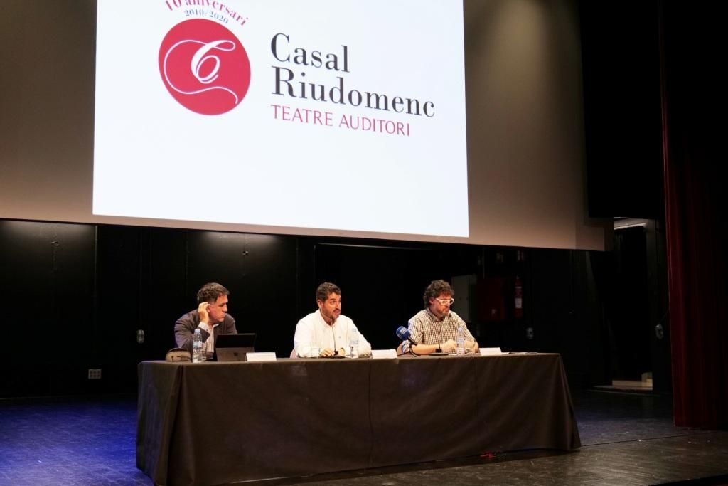 D'esquerra a dreta: Joan Josep Garcia, dels Serveis d'Assistència al Ciutadà de la Diputació, Sergi Pedret, alcalde de Riudoms i Carles Gispert, gestor cultural del teatre D'esquerra a dreta: Joan Josep Garcia, dels Serveis d'Assistència al Ciutadà de la Diputació, Sergi Pedret, alcalde de Riudoms i Carles Gispert, gestor cultural del teatre