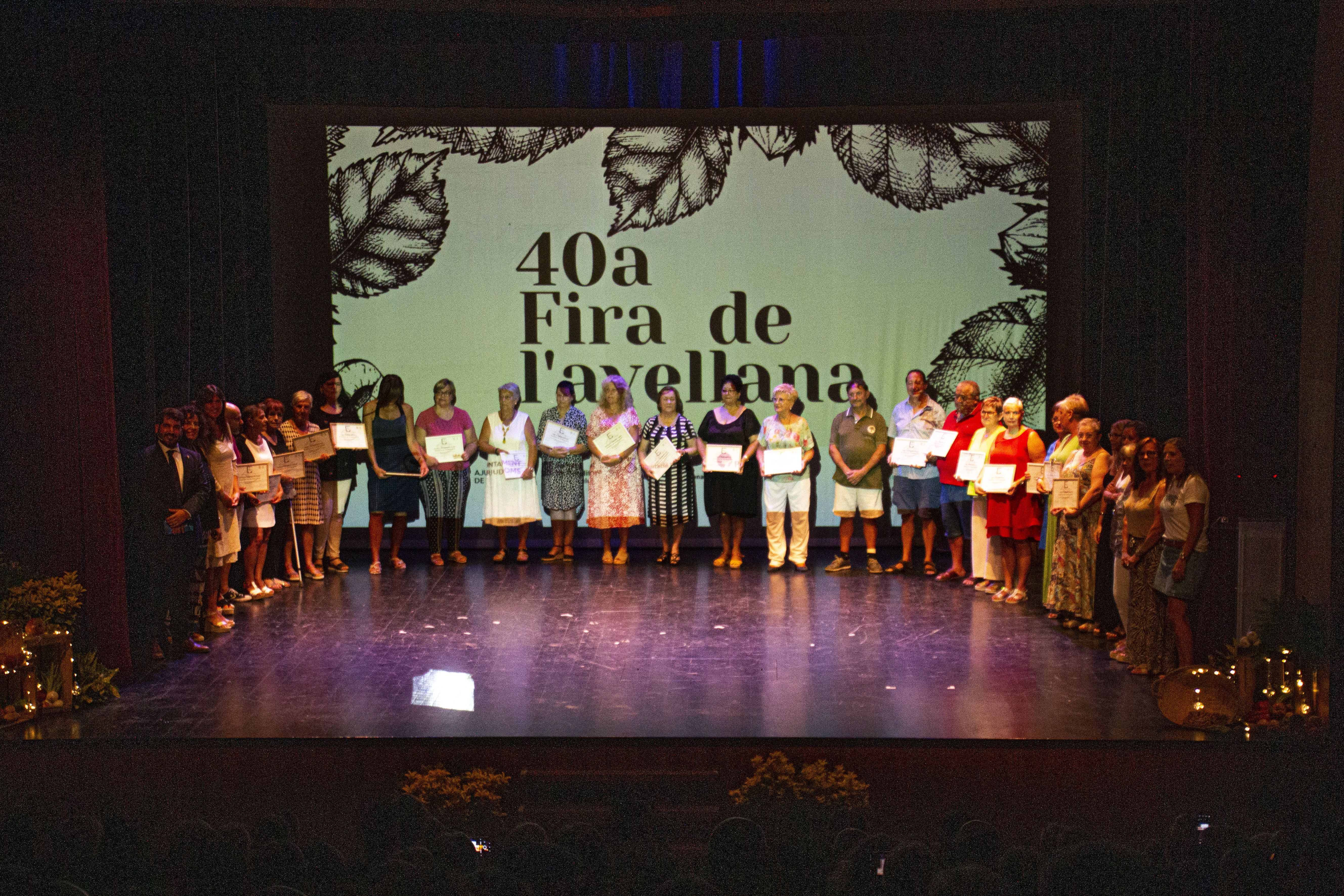 El premi Fira de l'Avellana es va entregar a les cuineres i coordinadores del menjador escolar El premi Fira de l'Avellana es va entregar a les cuineres i coordinadores del menjador escolar