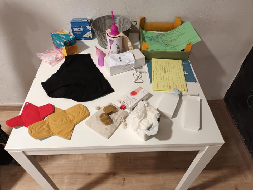 Alternatives mostrades en el taller sobre menstruació conscient i sostenible