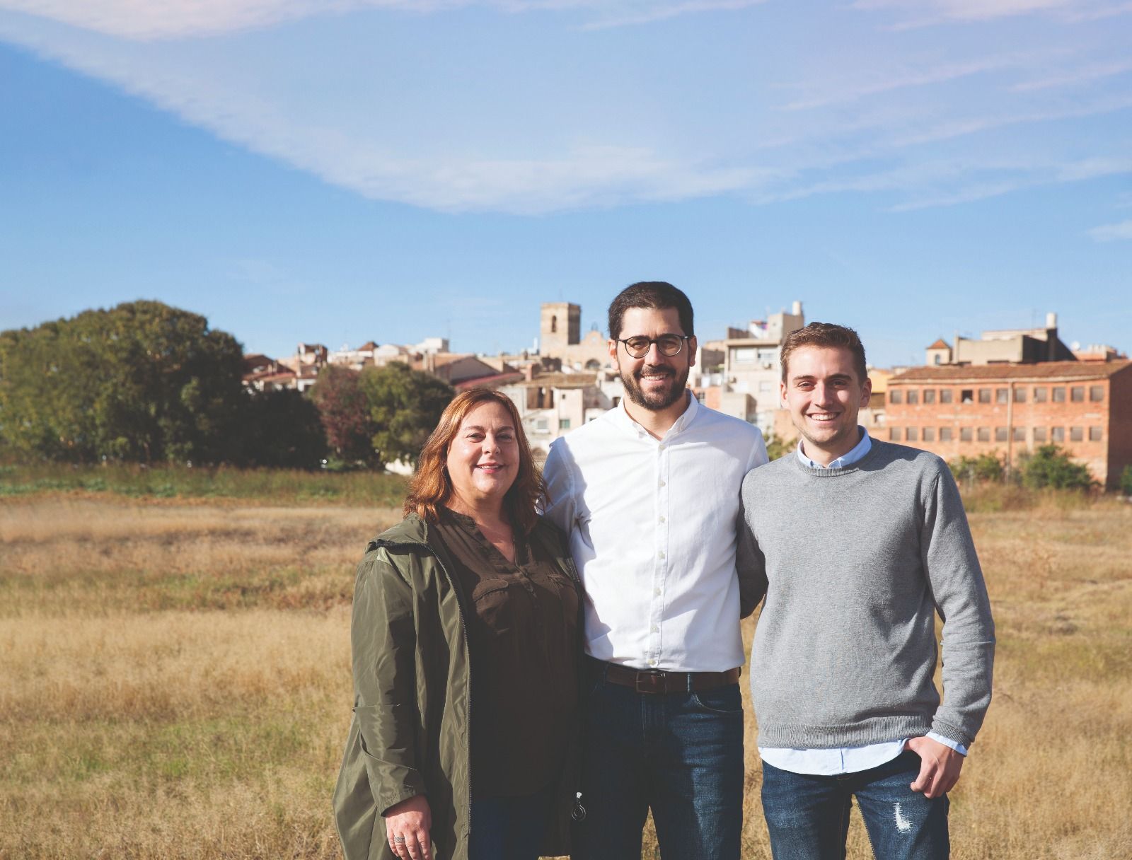 El candidat d'Esquerra, Ricard Gili, amb Anna Moragas (núm 2) i l’Arnau Carbonell (núm 3) de la llista