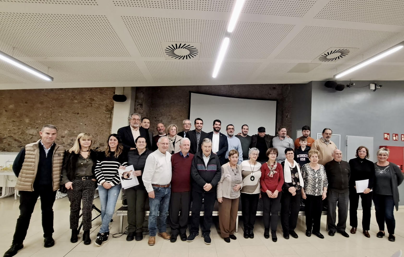 Els homenatjats en una fotografia de grup Els homenatjats en una fotografia de grup