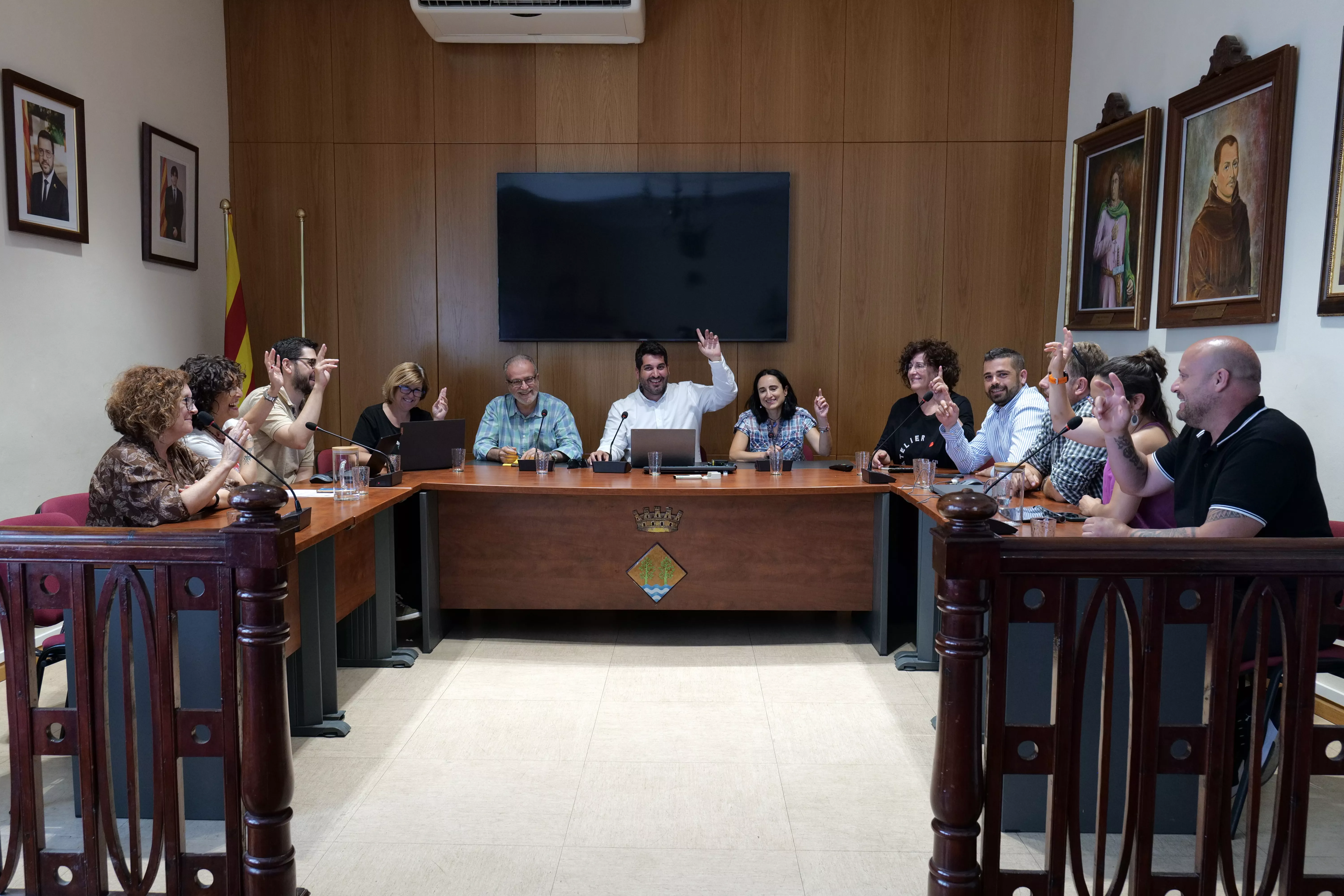 Els regidors votant en l'últim ple del mandat Els regidors votant en l'últim ple del mandat