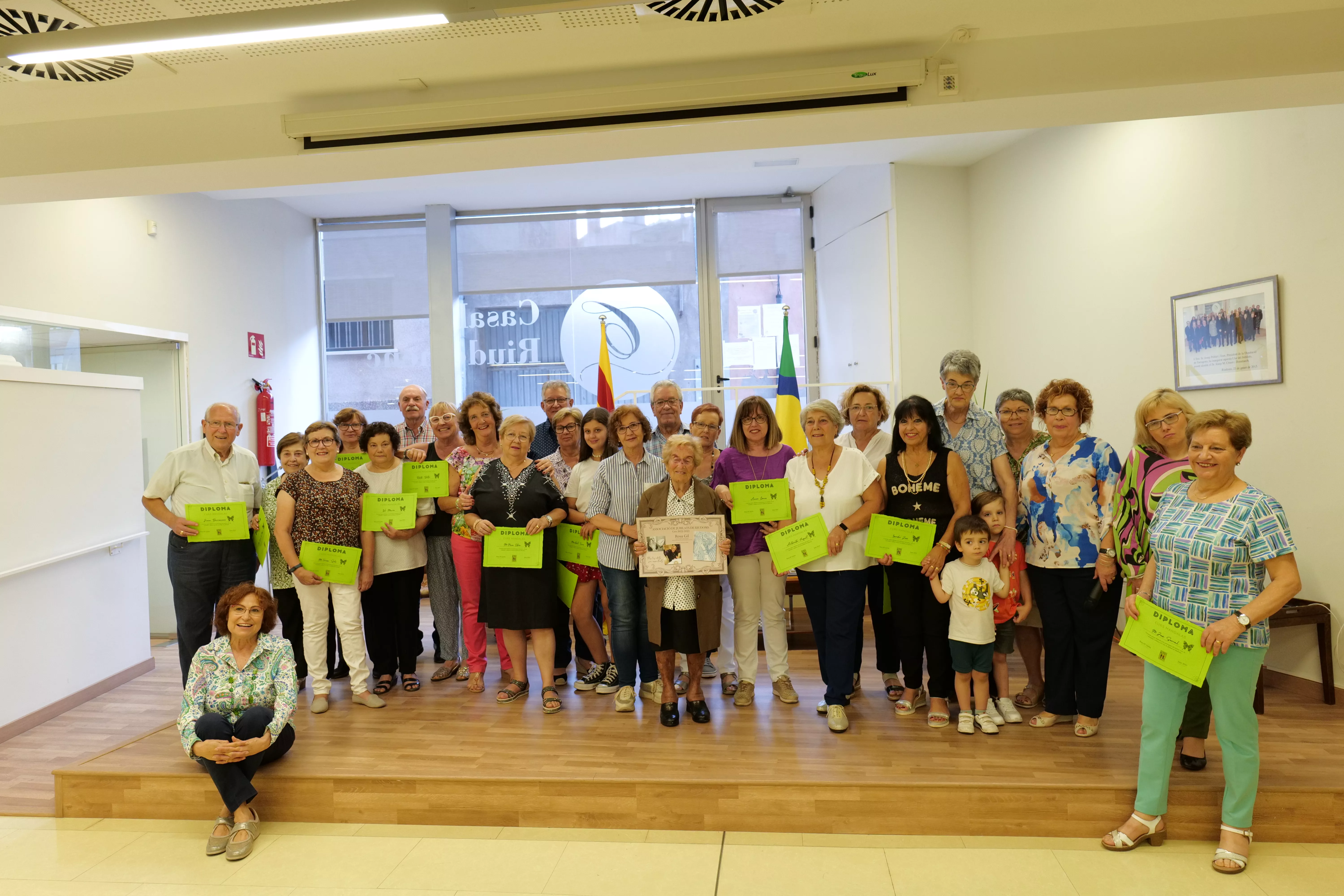 Reconeixement a les pintores participants al curs Reconeixement a les pintores participants al curs