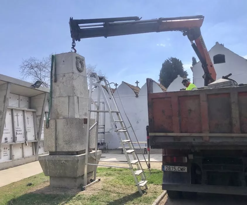 Es retira el 'Monument als caiguts' (FOTO: Cedida)