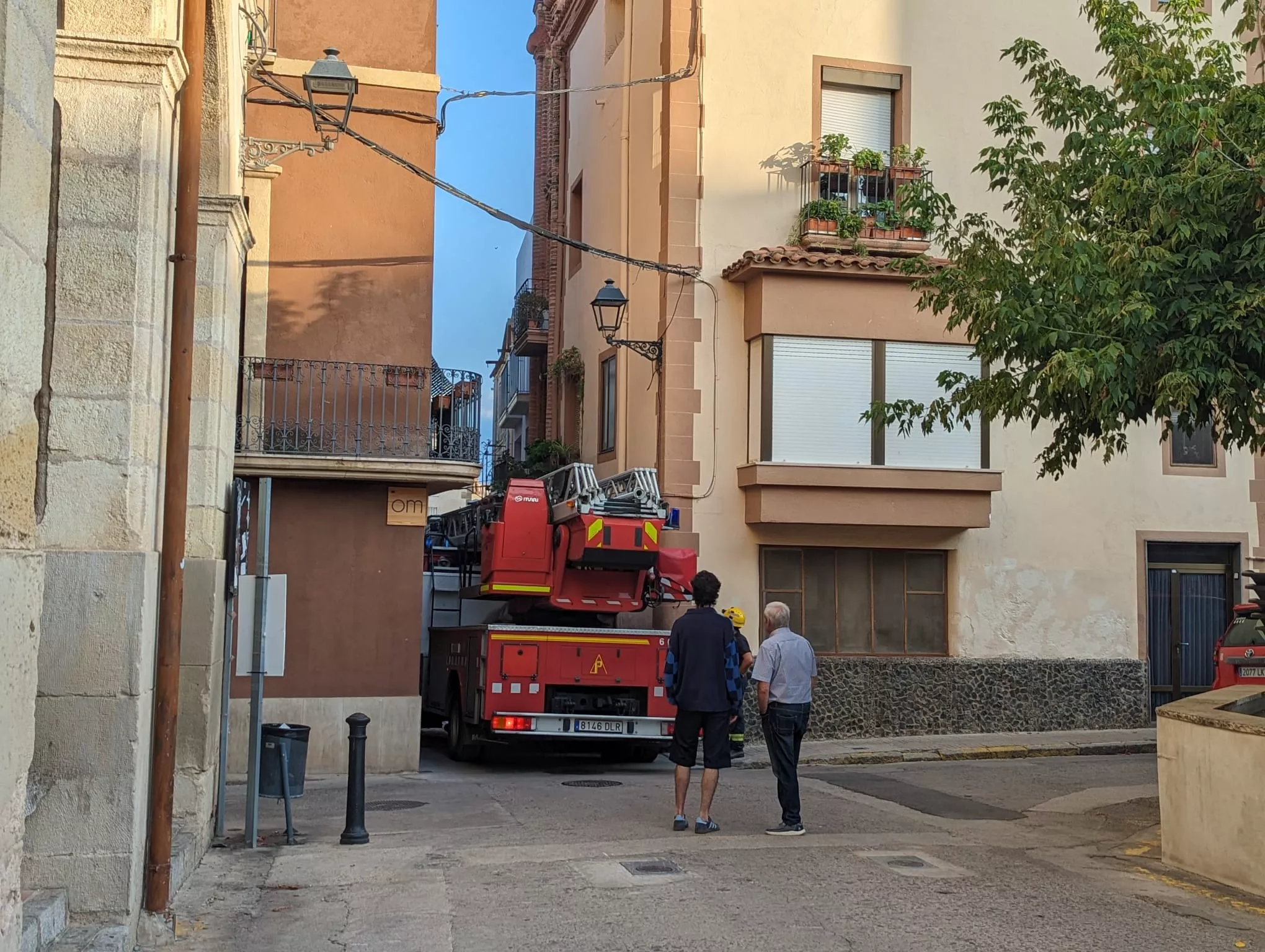 Dotació de bombers que es va traslladar a l'habitatge (FOTO: Cedida) Dotació de bombers que es va traslladar a l'habitatge (FOTO: Cedida)
