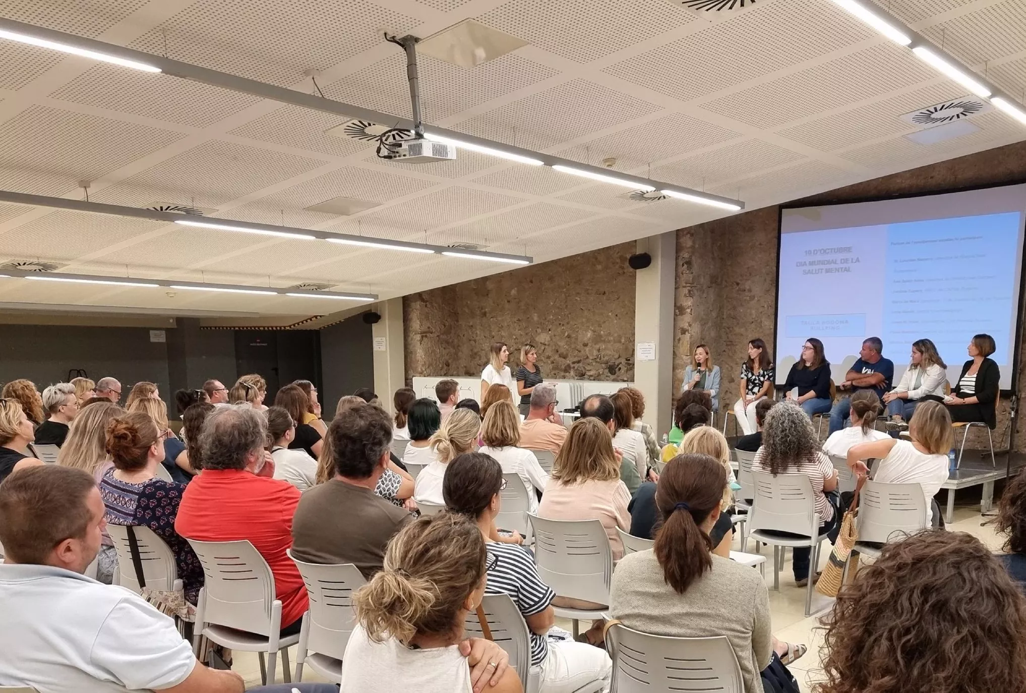 L'acte es va celebrar a la Sala Multiús del Casal Riudomenc, amb una setantena d'assistents (FOTO: Ajuntament de Riudoms) L'acte es va celebrar a la Sala Multiús del Casal Riudomenc, amb una setantena d'assistents (FOTO: Ajuntament de Riudoms)