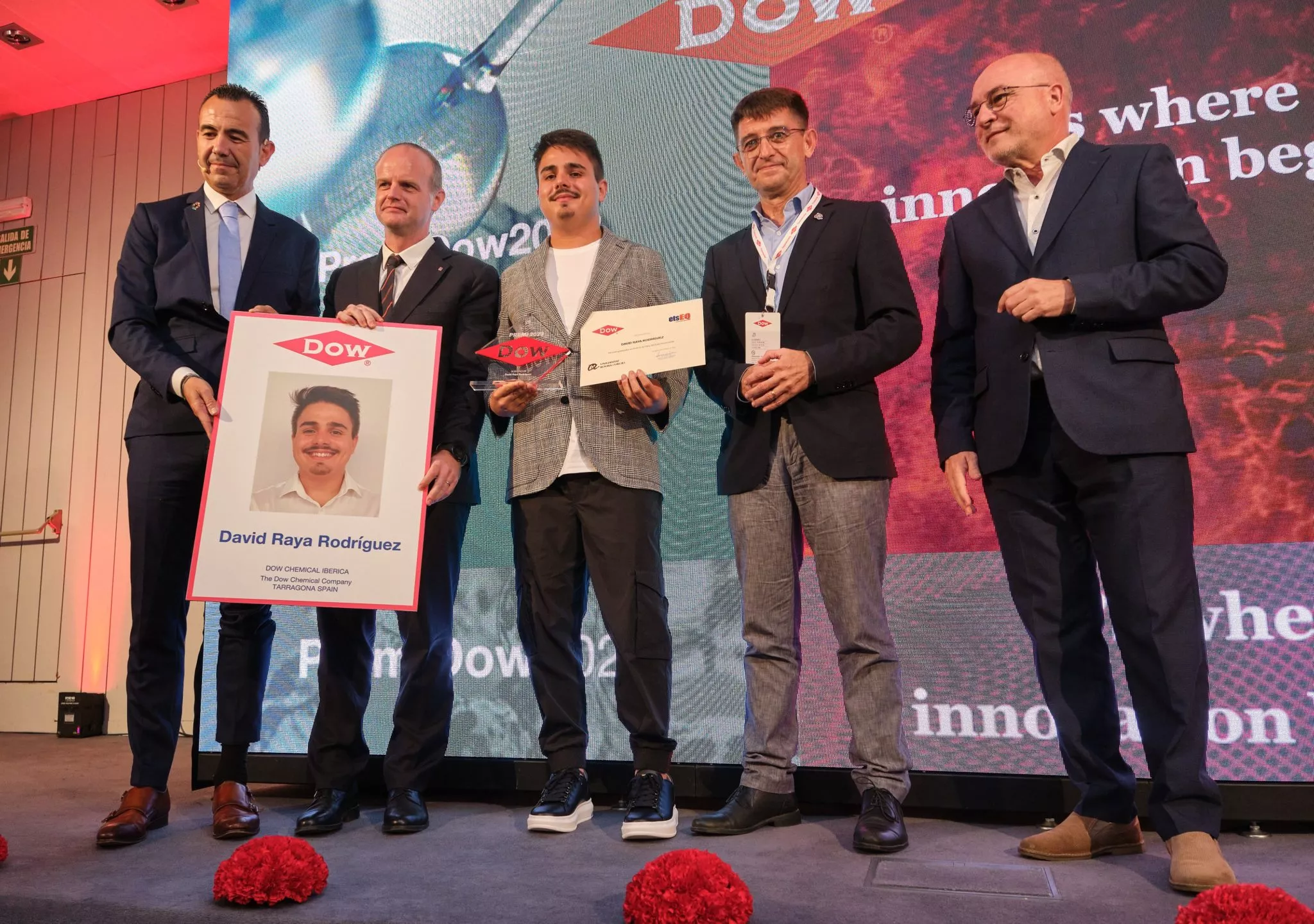 David Raya recollint el Premi Dow 2023 (FOTO: Dow Tarragona)