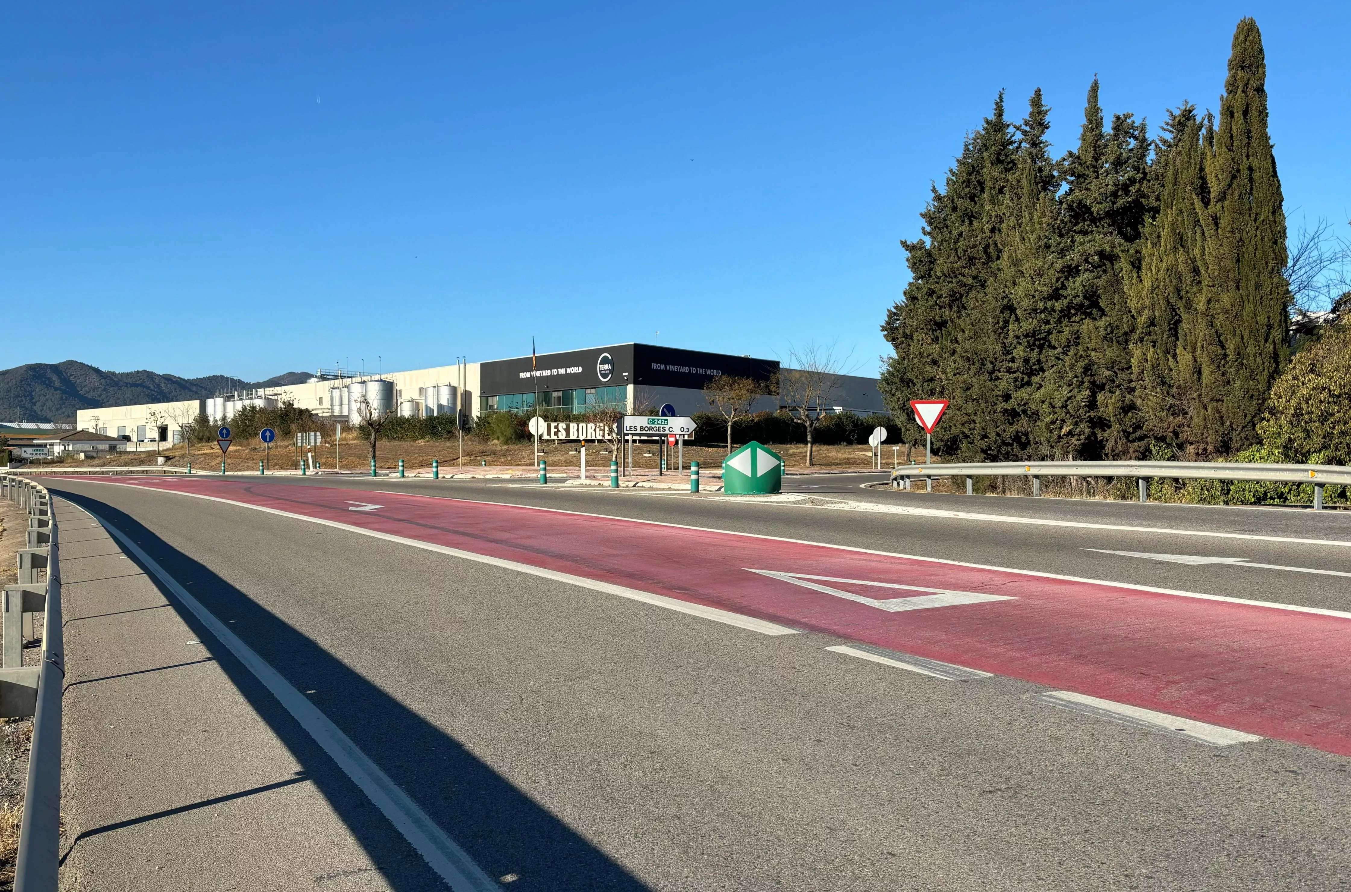 Els encreuaments de l'entrada a les Borges del Camp seran substituïts per una rotonda (FOTO: Paula Montalvo)