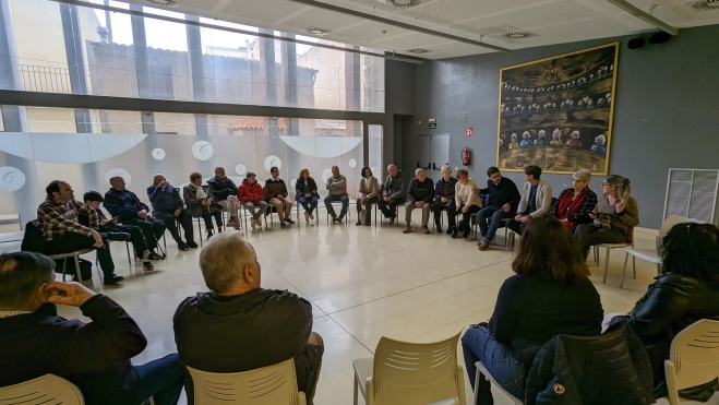 Reunió de familiars Munté i Ferraté a la sala multiús (FOTO: Lluís Bages)