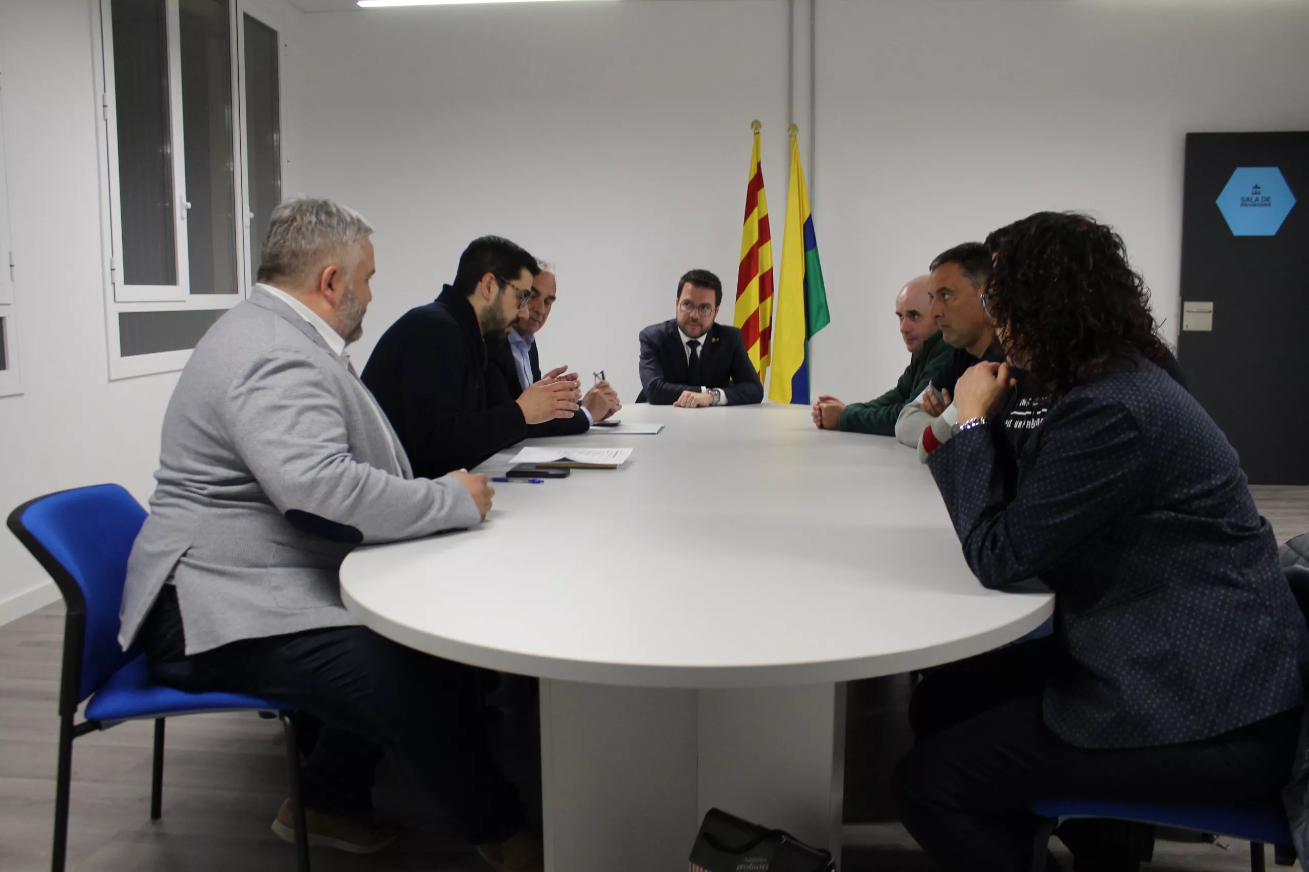 Imatge de la trobada d'Aragonès amb els pagesos