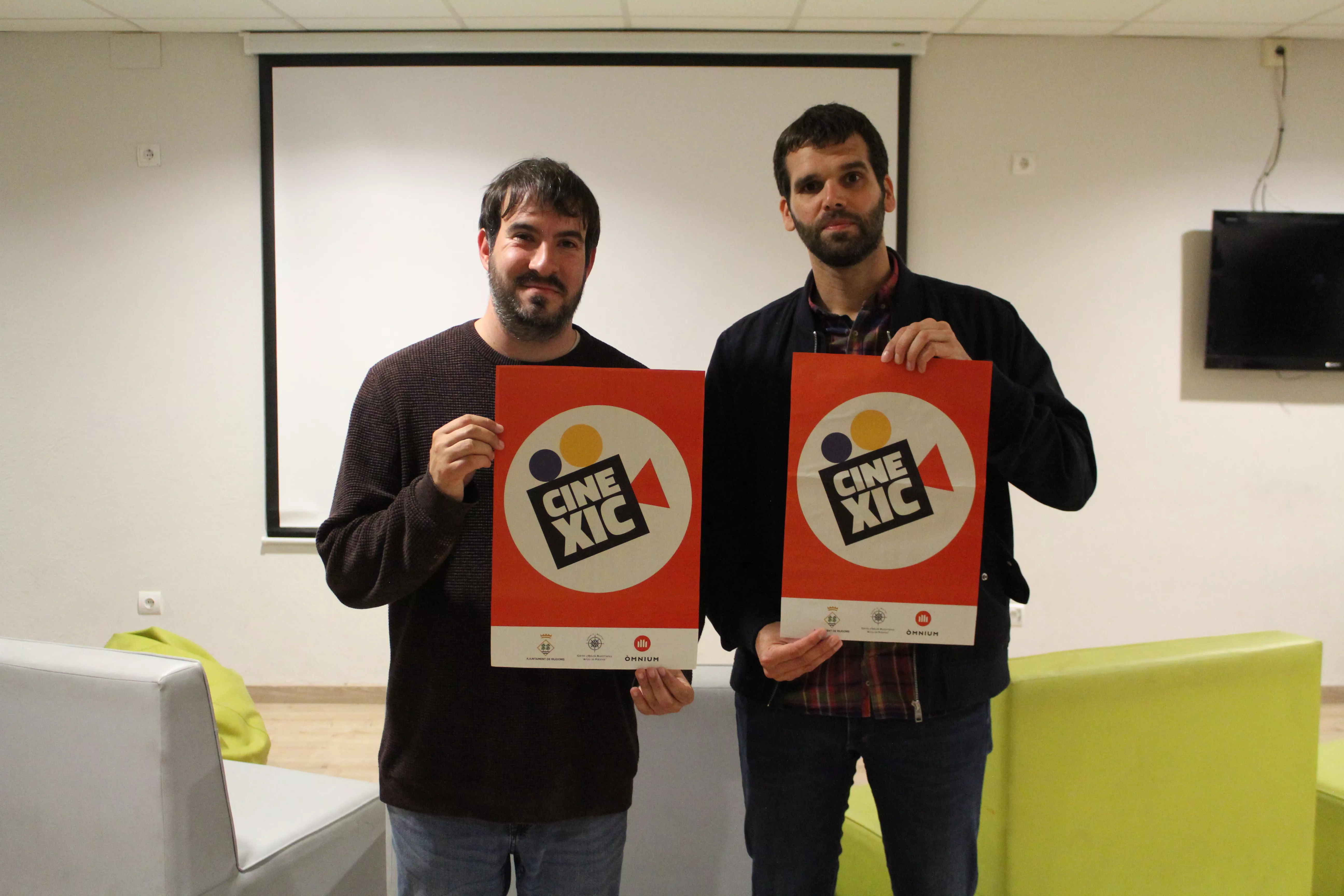 Jordi Gallisà, regidor de Cultura, i Gilbert Molons, d'Òmnium Cultural