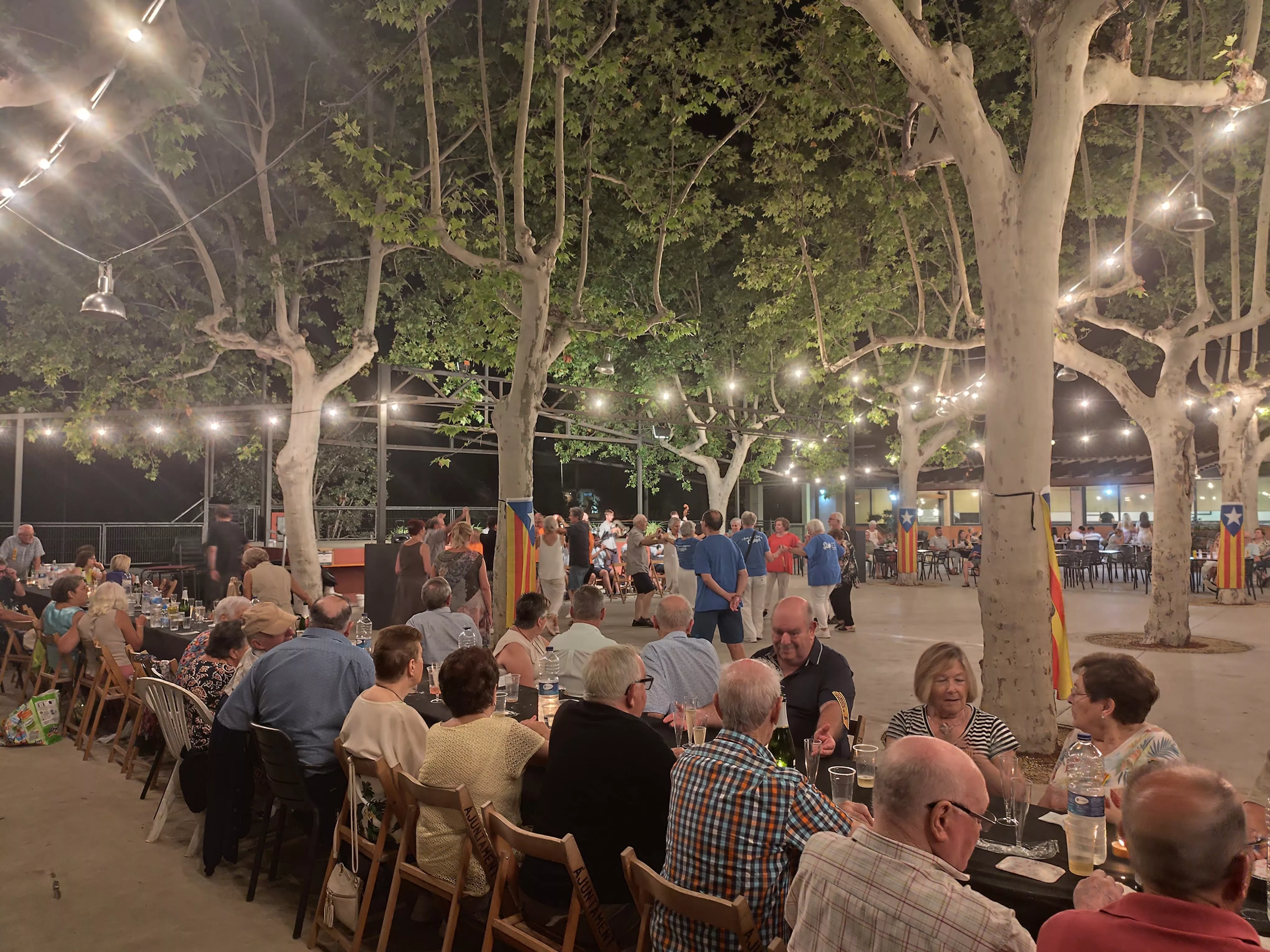 El recinte de Sant Antoni durant el sopar de germanor de l'aplec El recinte de Sant Antoni durant el sopar de germanor de l'aplec