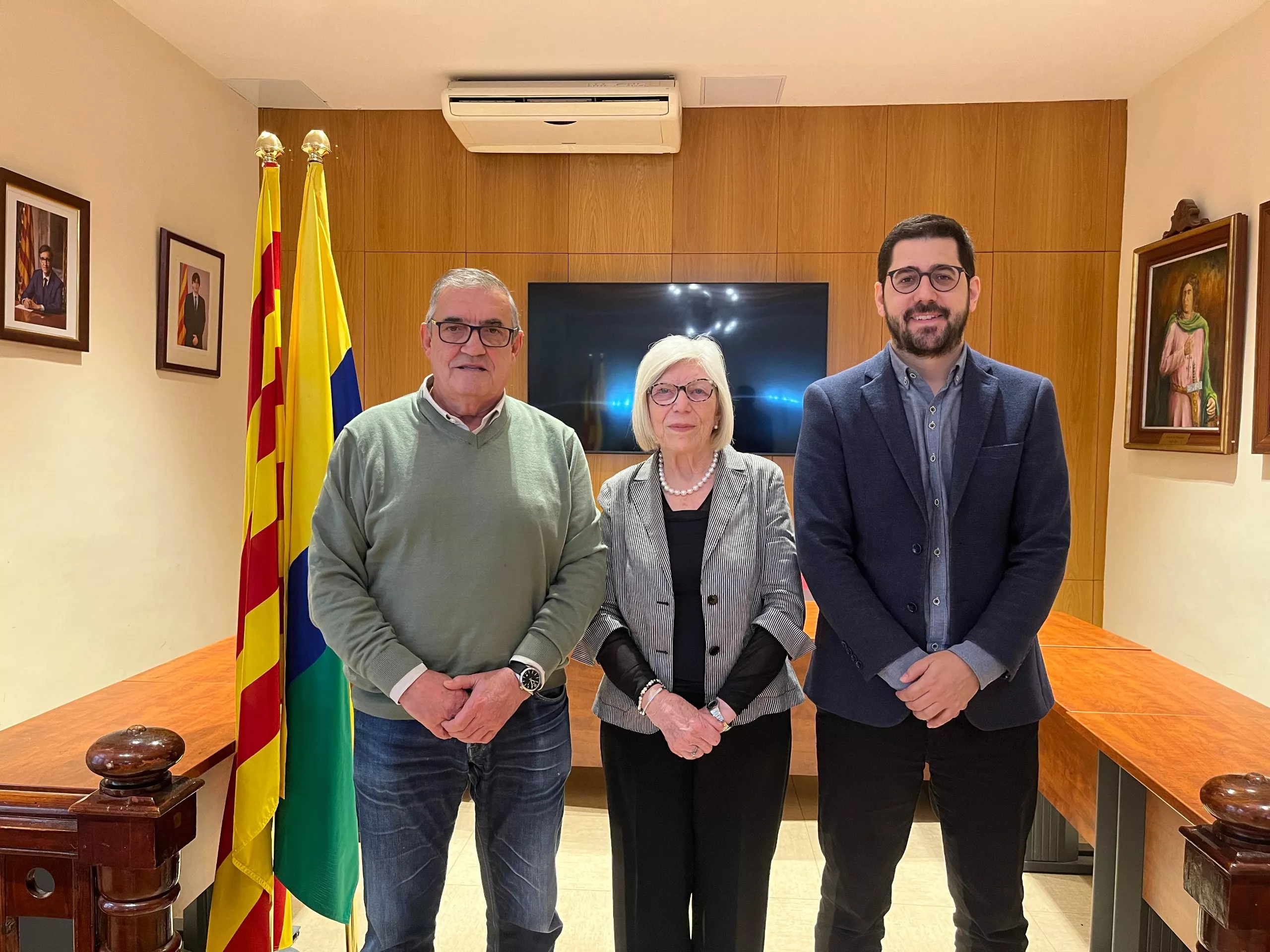 D'esquerra a dreta: Rafael Carrascosa, Marina Mas i Ricard Gili, alcalde