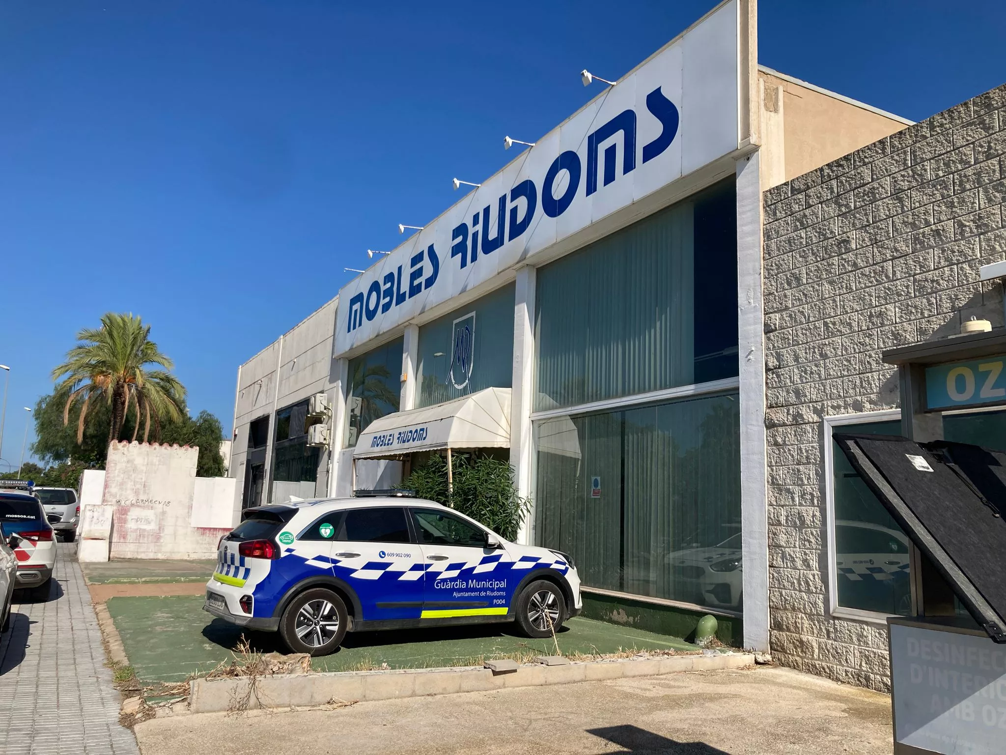 Mossos d'Esquadra durant l'operatiu a la nau Mossos d'Esquadra durant l'operatiu a la nau
