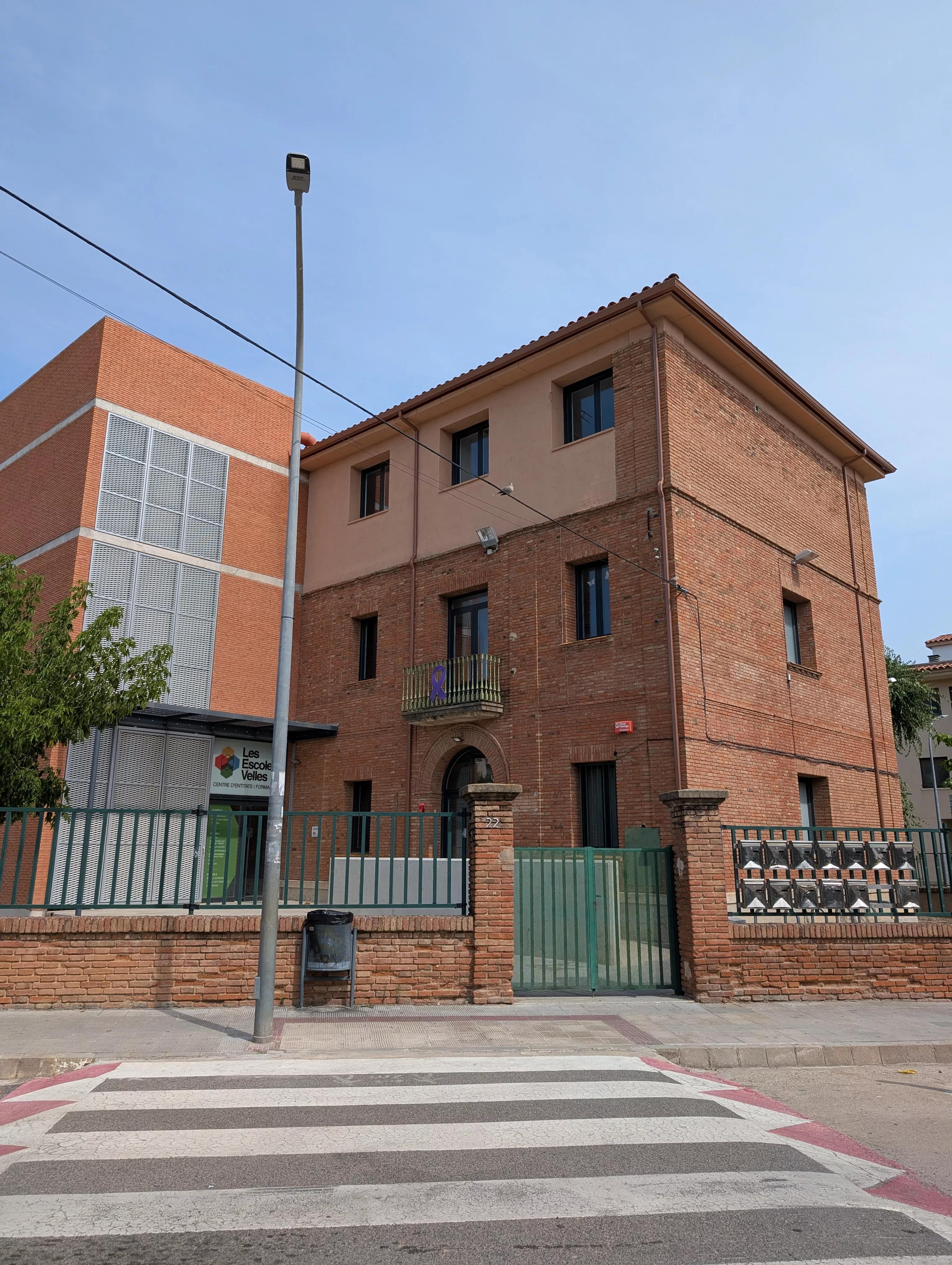 El centre d'entitats de les Escoles Velles és un dels que romandrà tancat tot el dia. FOTO: Elena Domingo