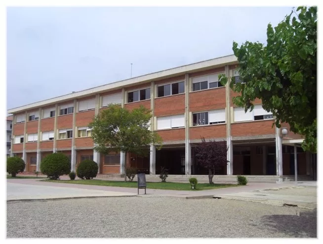 Imatge d'arxiu d'un dels edificis de l'Escola Beat Bonaventura Imatge d'arxiu d'un dels edificis de l'Escola Beat Bonaventura