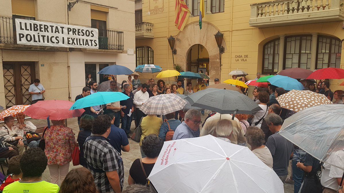 Concentració a la plaça de l’Om (FOTO: Lluís Bages)