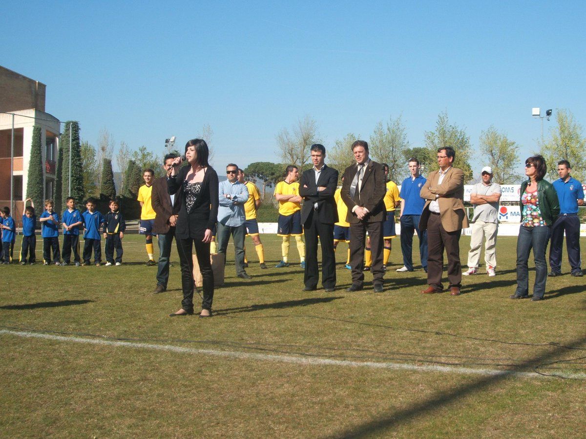 Presentació pública de l’himne del CD Riudoms l’any 2010 (Foto: cedida)