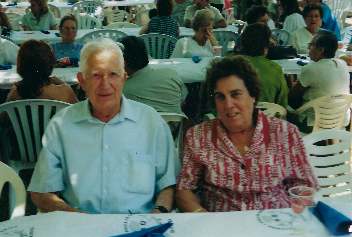 Teresa Llaberia Gaudí, a la dreta, amb el seu marit, Josep Raull (FOTO: Anna Raull) Teresa Llaberia Gaudí, a la dreta, amb el seu marit, Josep Raull (FOTO: Anna Raull)