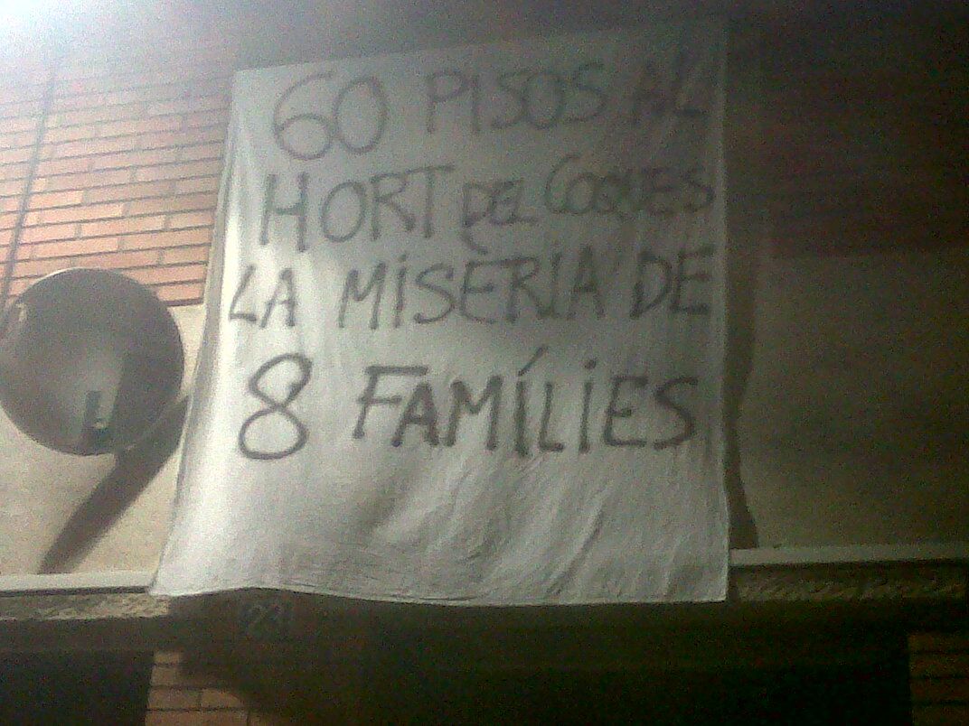 Pancarta a un balcó del carrer sant Sebastià (FOTO: Gilbert Molons) Pancarta a un balcó del carrer sant Sebastià (FOTO: Gilbert Molons)