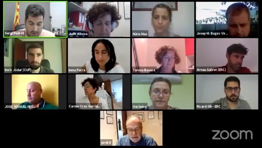 Els tretze regidors participant en el ple telemàtic del 31 d'agost Els tretze regidors participant en el ple telemàtic del 31 d'agost