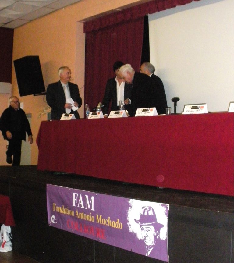 Perea rebent el premi ahir, a Cotlliure (FOTO: M. Eugènia Perea)