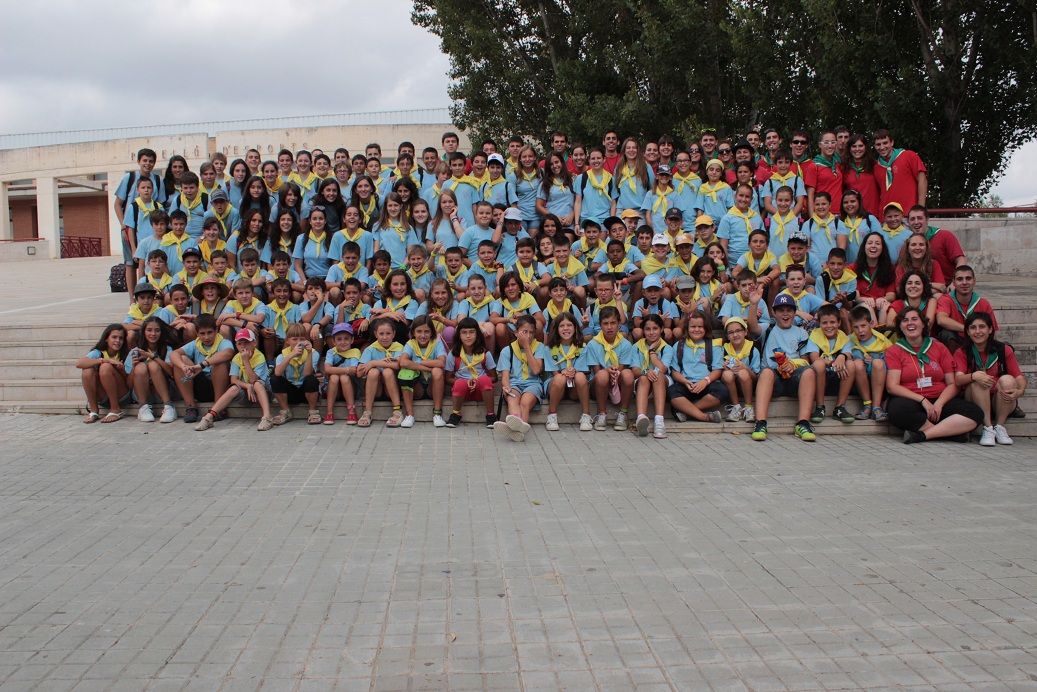 Nens i monitors de les colònies (FOTO: Esplai)