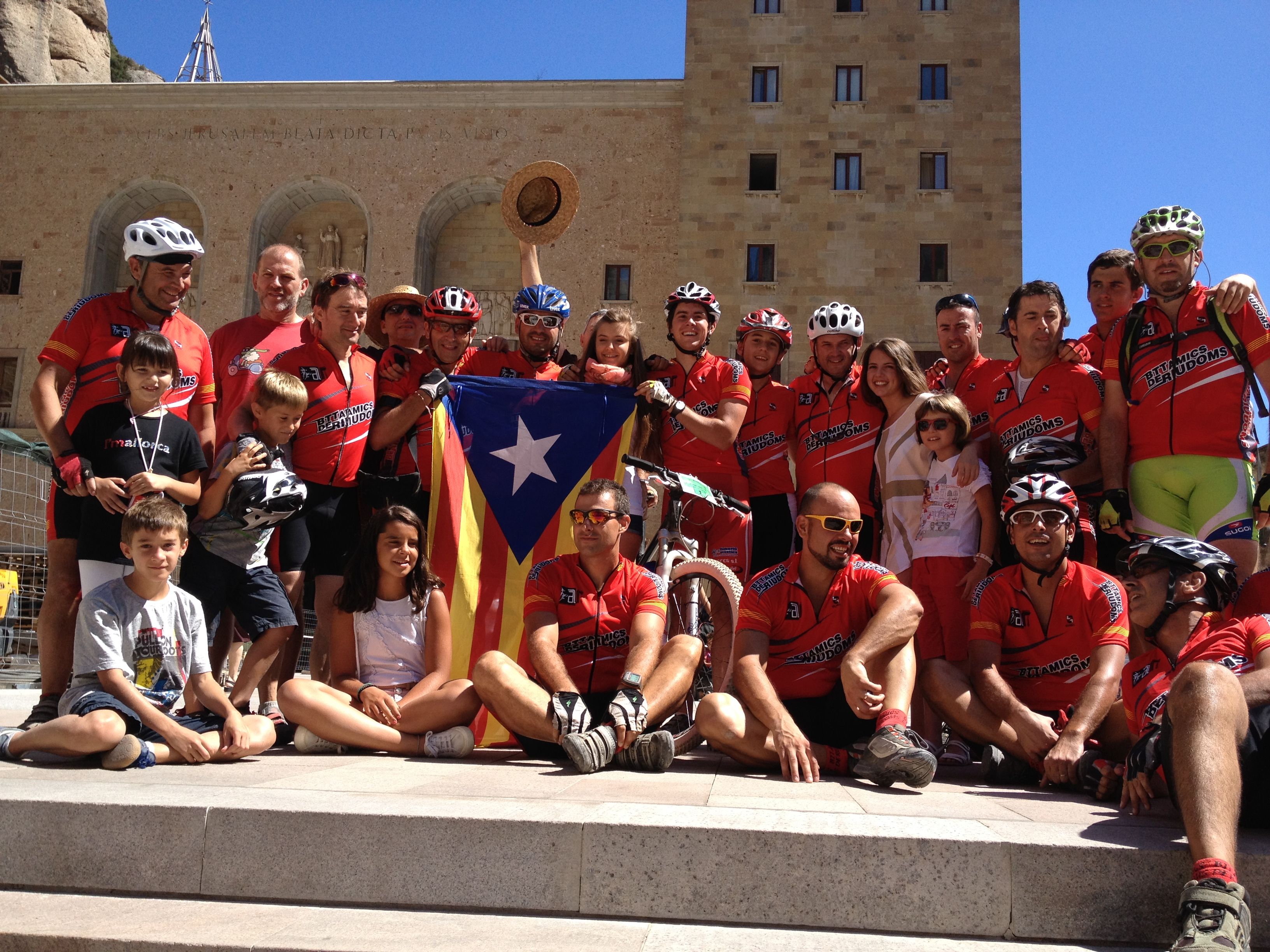 Els participants a la sortida, ja a Montserrat (FOTO: Josep M. Vidal)