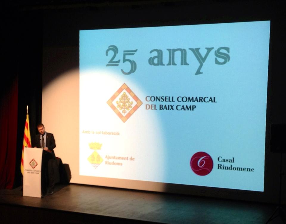 L'alcalde Josep Maria Cruset durant l'acte al Casal Riudomenc (FOTO: CiU Riudoms) 