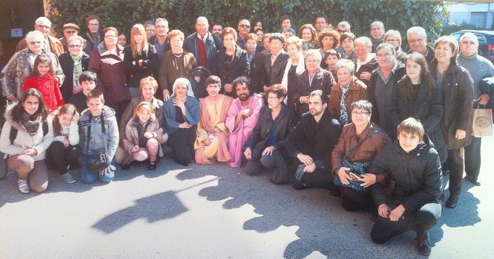 Alguns dels assistents a la Passió (FOTO: Mn. Josep Mateu)