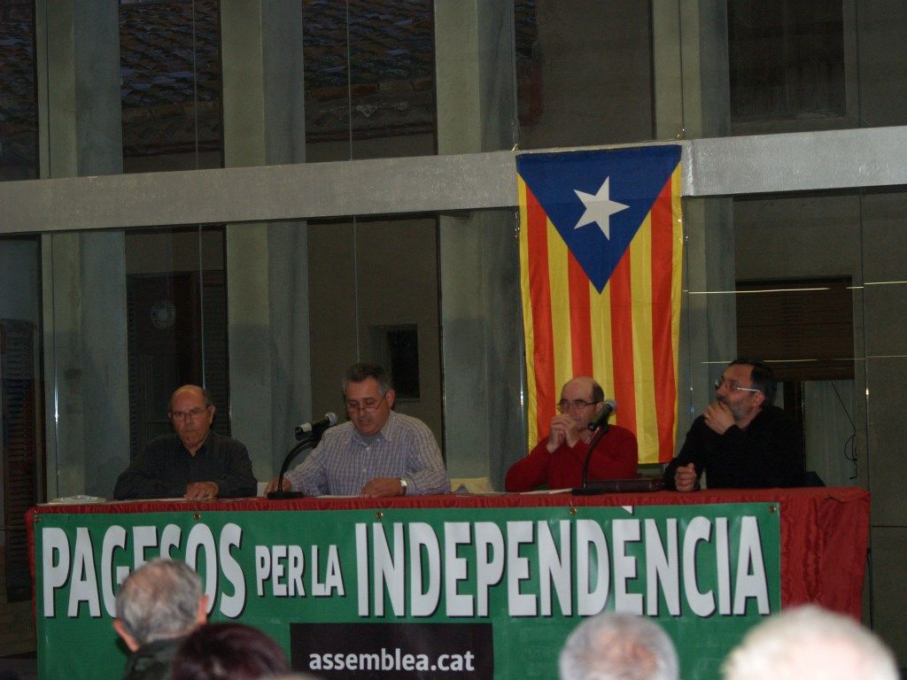Taula que presidia l'acte (FOTO: Francesca Abelló)