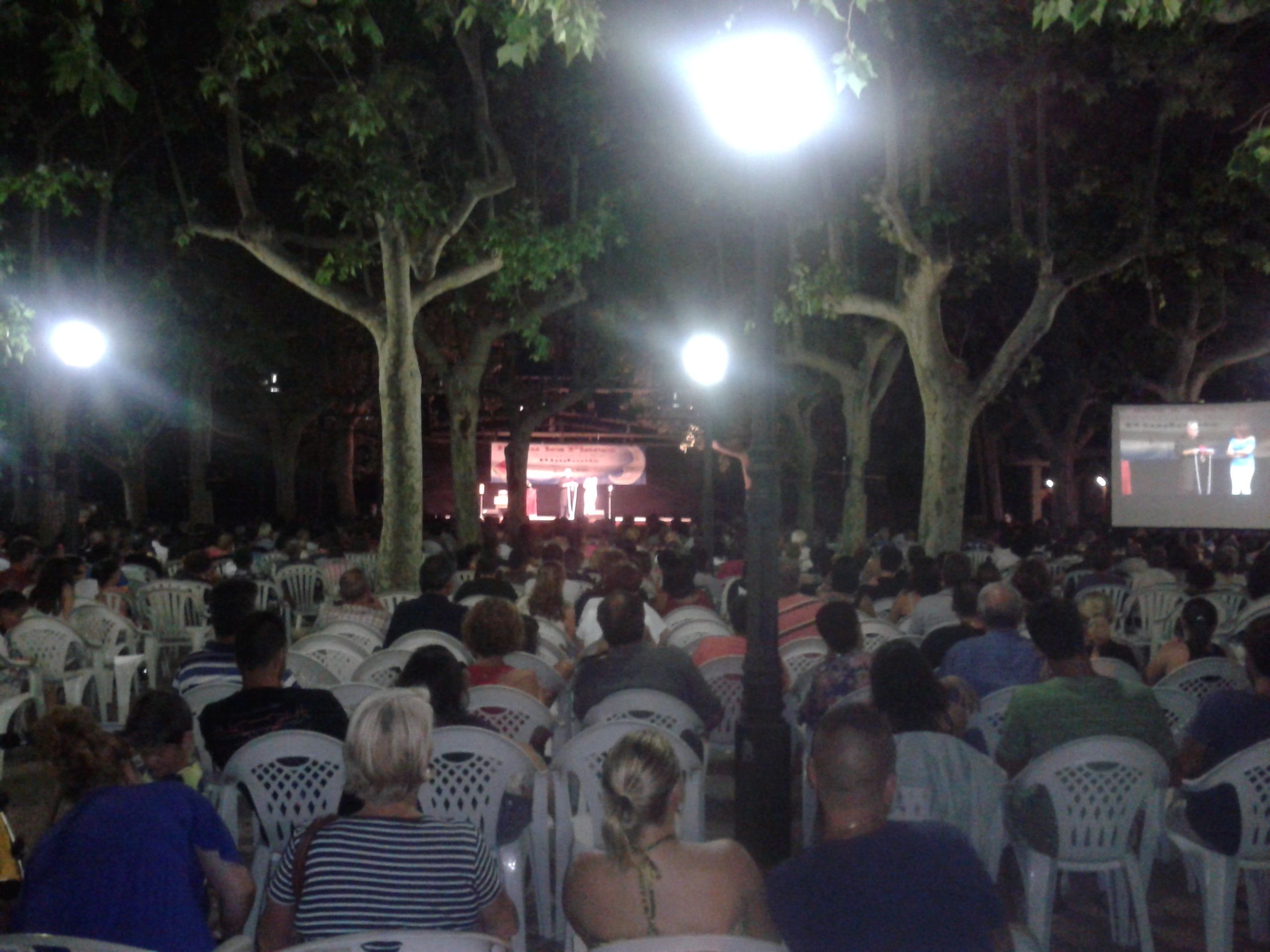 La Plaça de Sant Antoni, plena amb el Màgic Andreu (FOTO: Lluís Bages) La Plaça de Sant Antoni, plena amb el Màgic Andreu (FOTO: Lluís Bages)